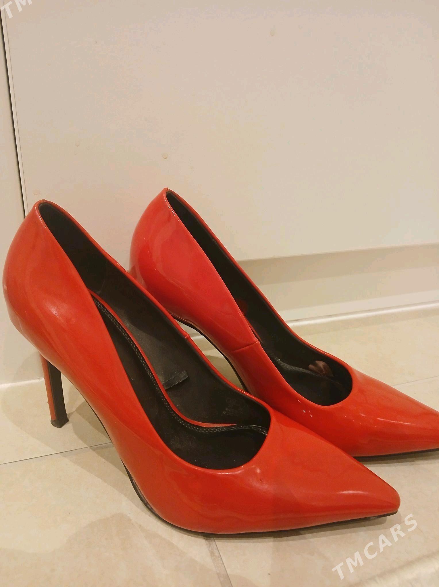 Kovus/Каблуки - Olimpiýa şäherçesi - img 1