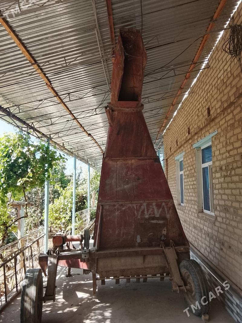 MTZ T-28 1993 - 30 000 TMT - Саят - img 1