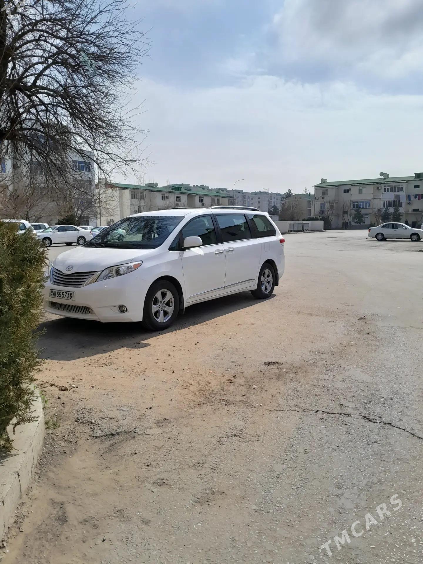 Toyota Sienna 2011 - 290 000 TMT - Ашхабад - img 2