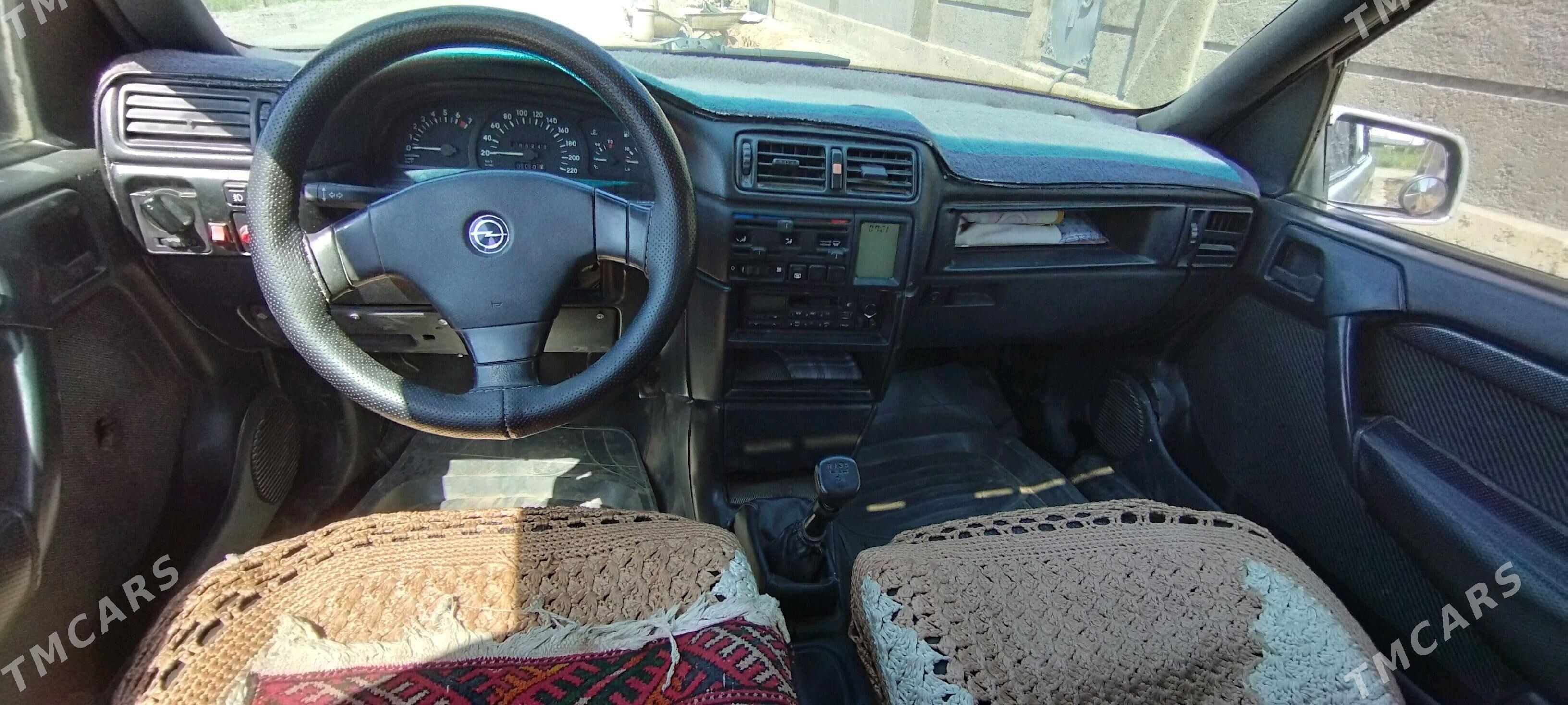 Opel Vectra 1992 - 38 000 TMT - Мары - img 3