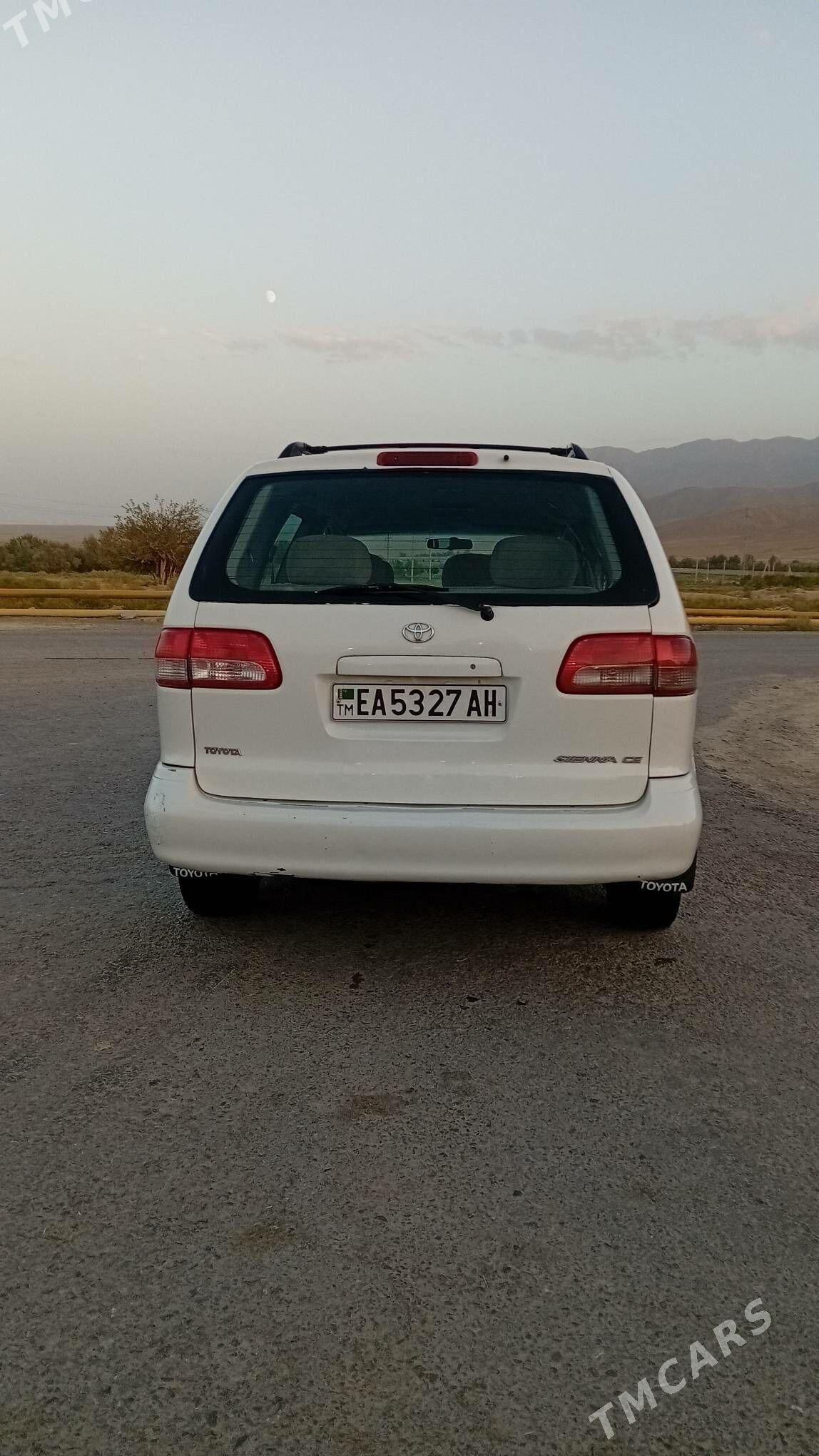 Toyota Sienna 2001 - 140 000 TMT - Bäherden - img 4