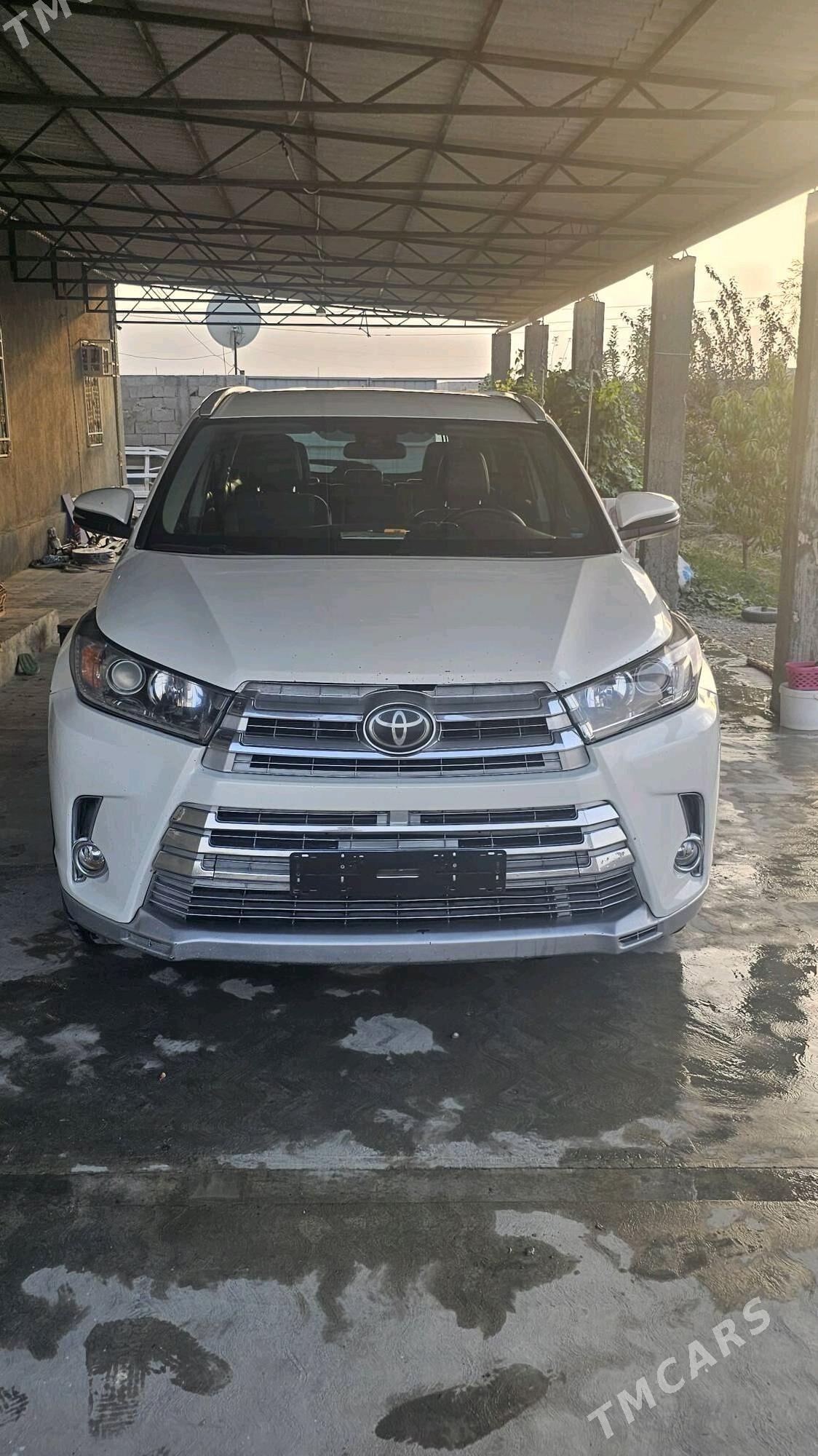Toyota Highlander 2018 - 420 000 TMT - Bäherden - img 1