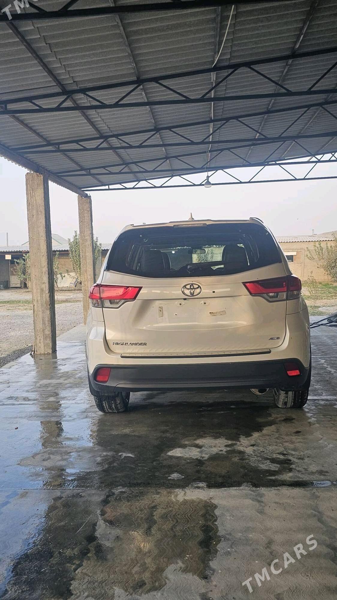 Toyota Highlander 2018 - 420 000 TMT - Bäherden - img 2