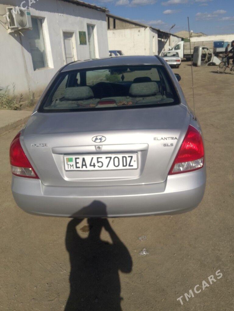 Hyundai Elantra 2001 - 46 000 TMT - Кёнеургенч - img 4