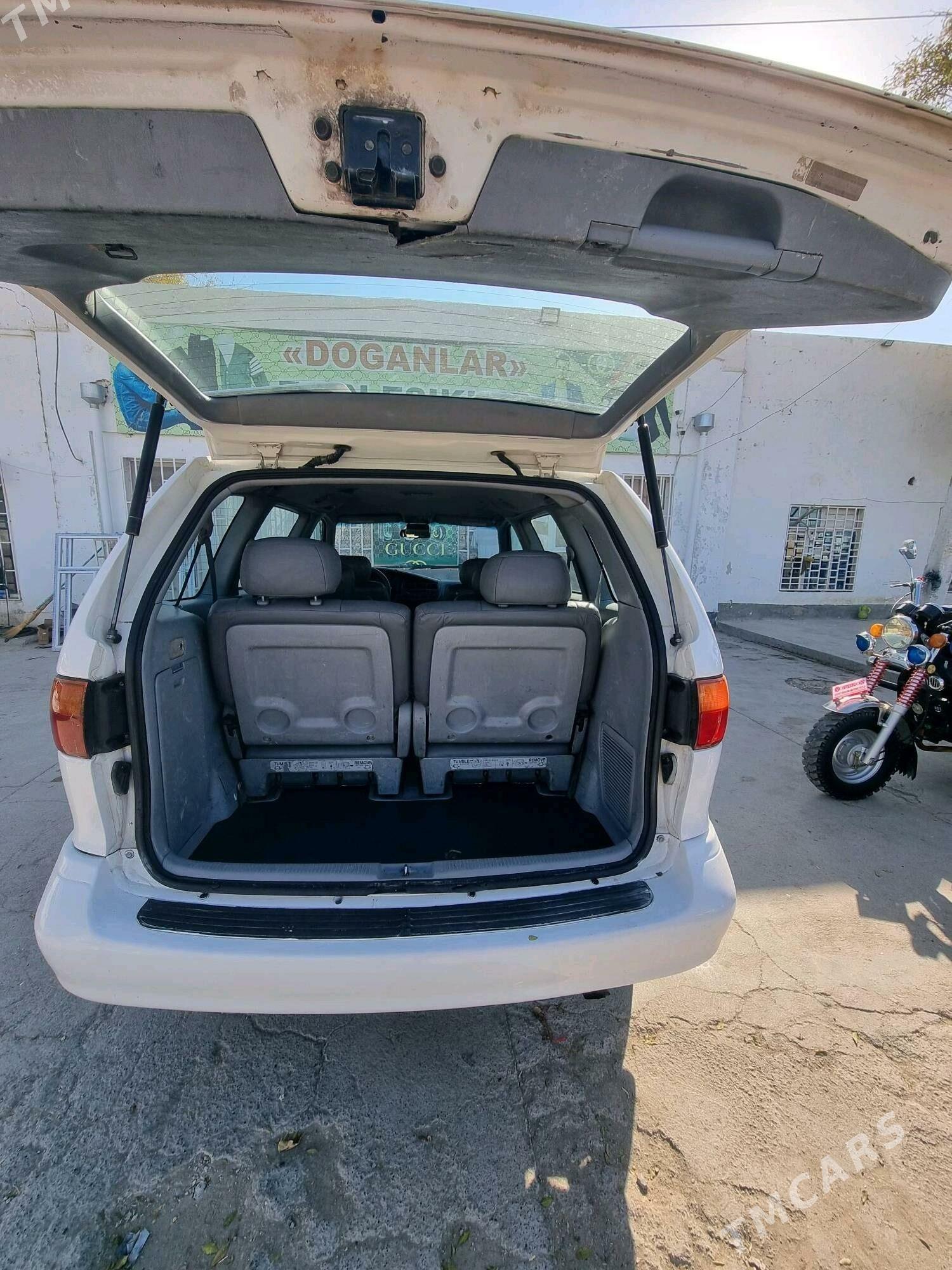 Toyota Sienna 2000 - 148 000 TMT - Bäherden - img 9