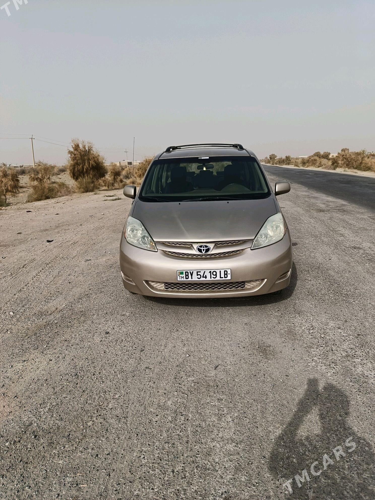 Toyota Sienna 2006 - 230 000 TMT - Халач - img 1