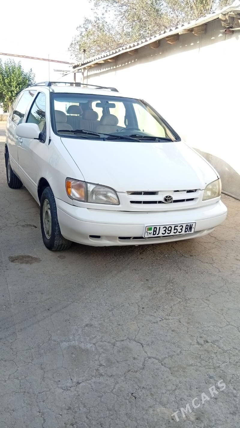 Toyota Sienna 2000 - 140 000 TMT - Magtymguly - img 1