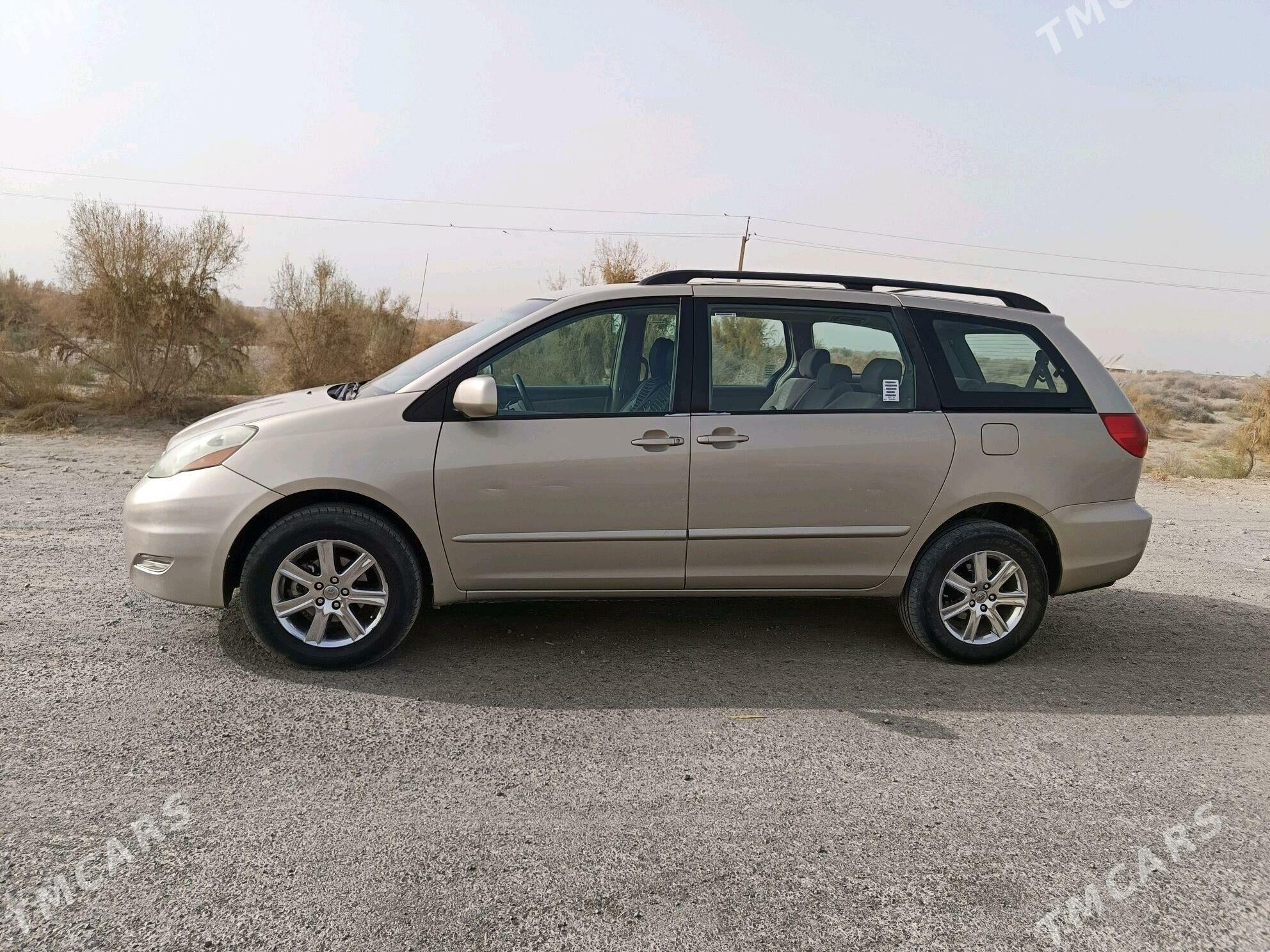 Toyota Sienna 2006 - 230 000 TMT - Халач - img 4