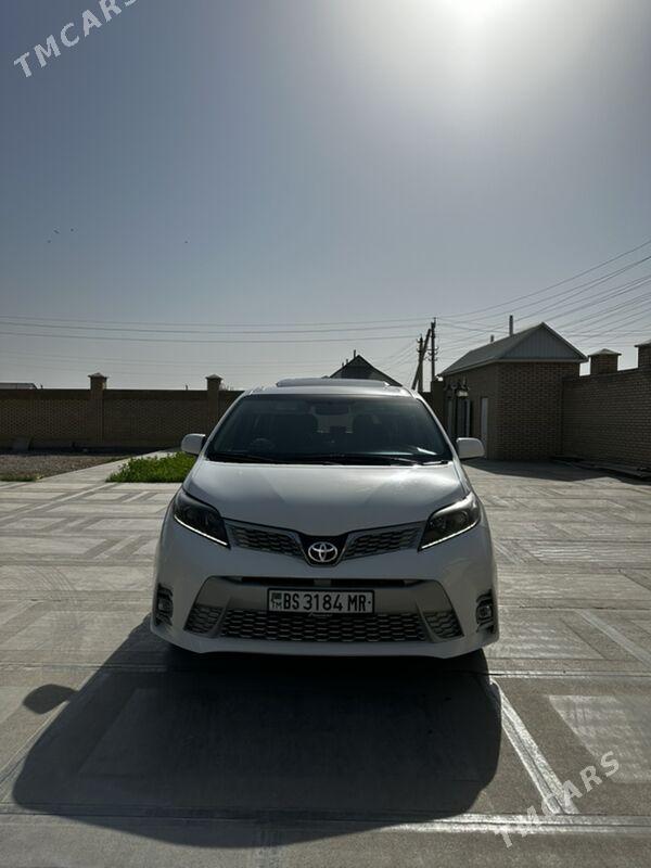 Toyota Sienna 2017 - 400 000 TMT - Мары - img 2