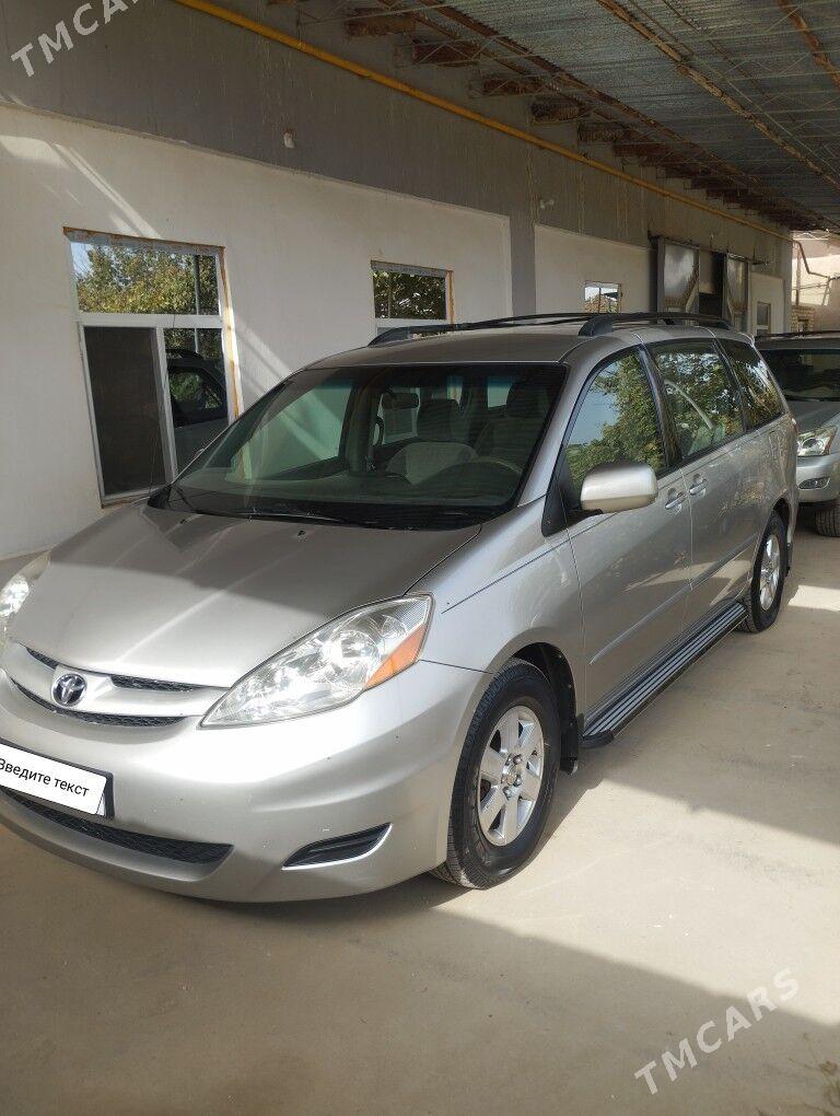 Toyota Sienna 2008 - 260 000 TMT - Сакар - img 1