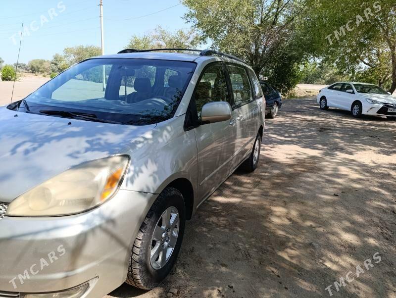 Toyota Sienna 2005 - 210 000 TMT - етр. Туркменбаши - img 1