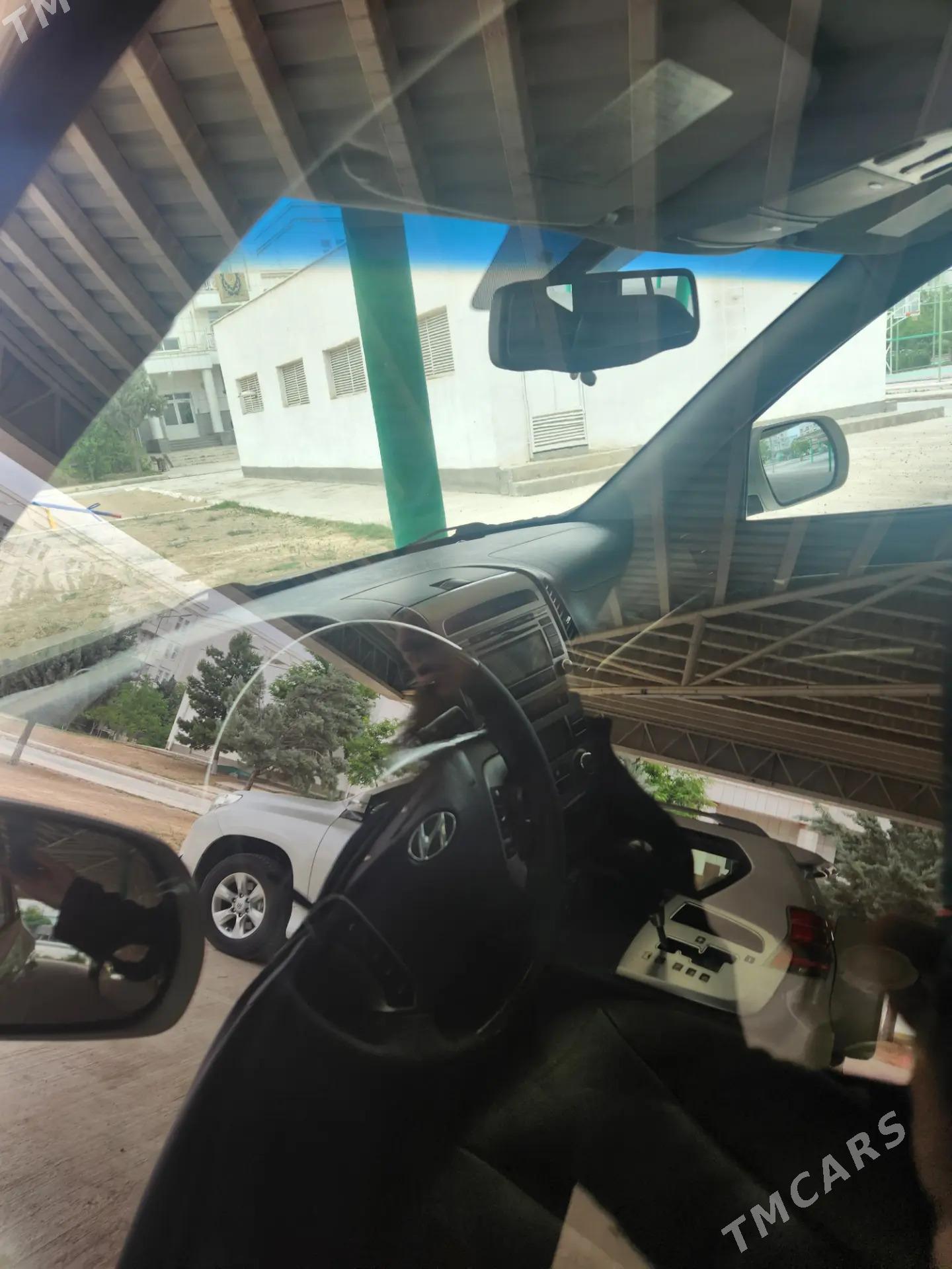 Hyundai Santa Fe 2010 - 240 000 TMT - Aşgabat - img 7