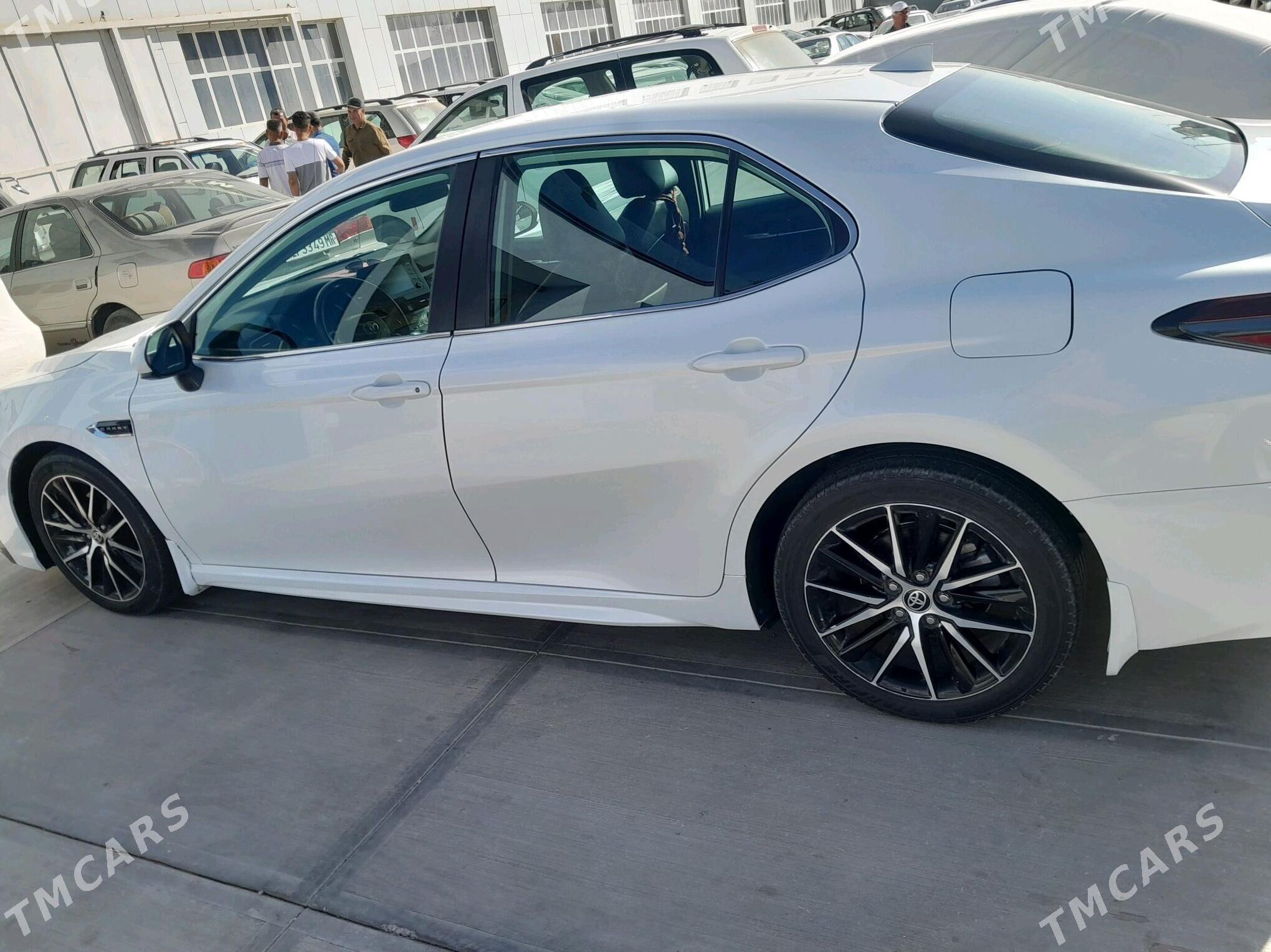 Toyota Camry 2021 - 290 000 TMT - Ýolöten - img 11