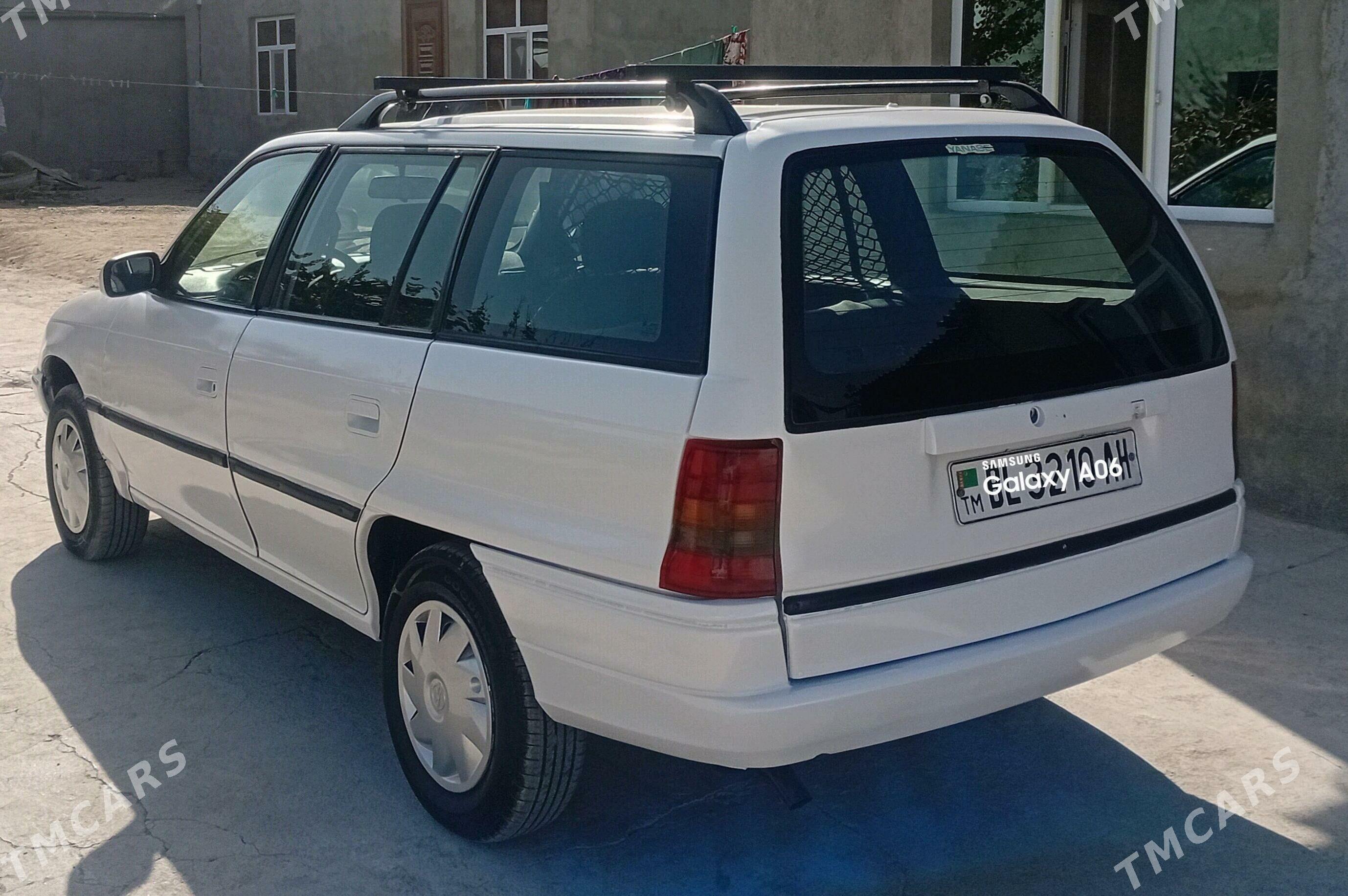 Opel Astra 1995 - 42 000 TMT - Bäherden - img 1