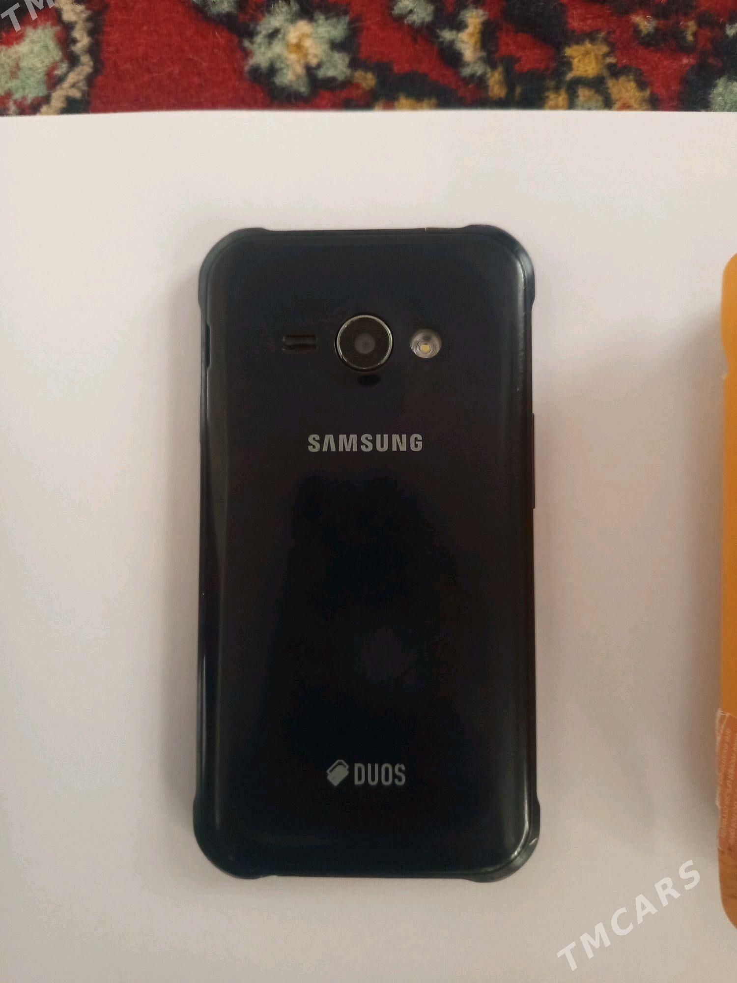 Samsung J1 ace - Sakarçäge - img 1