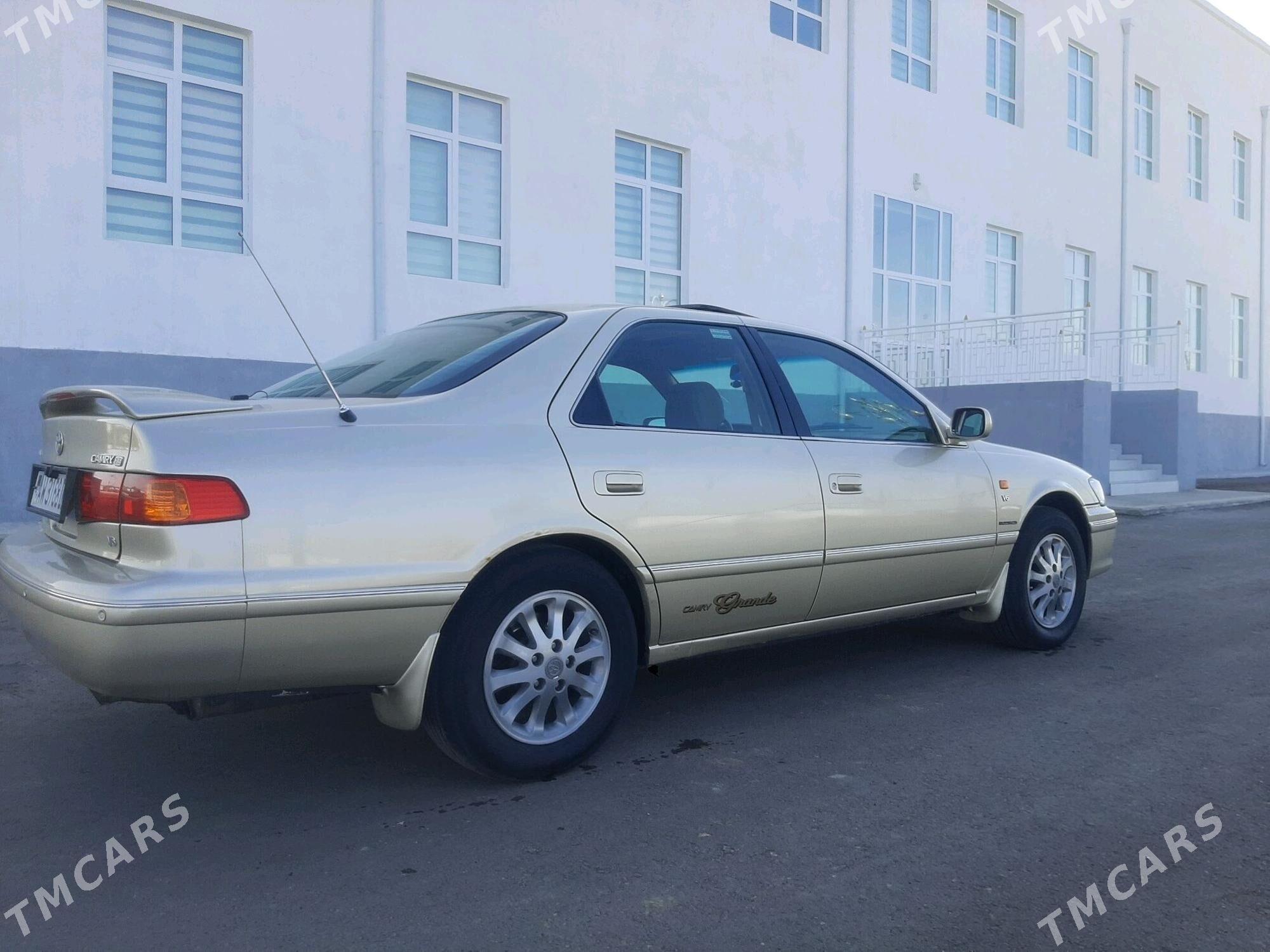 Toyota Camry 2001 - 190 000 TMT - Köneürgenç - img 4