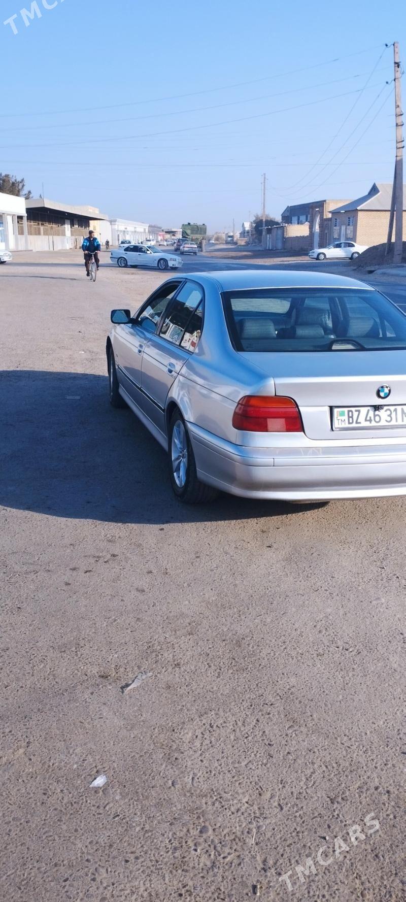 BMW E39 2002 - 75 000 TMT - Мары - img 2