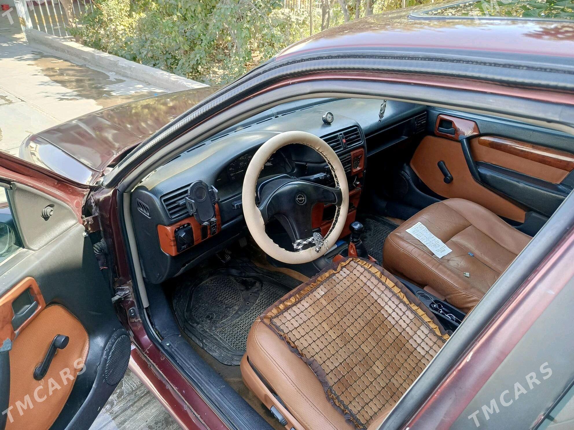 Opel Vectra 1990 - 30 000 TMT - Мары - img 3