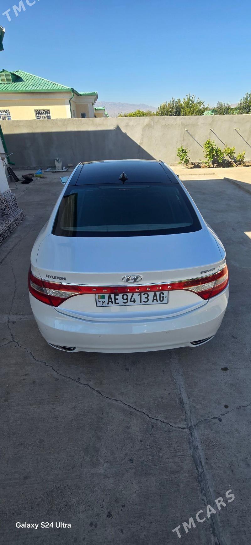 Hyundai Grandeur 2012 - 210 000 TMT - Тязе заман - img 10