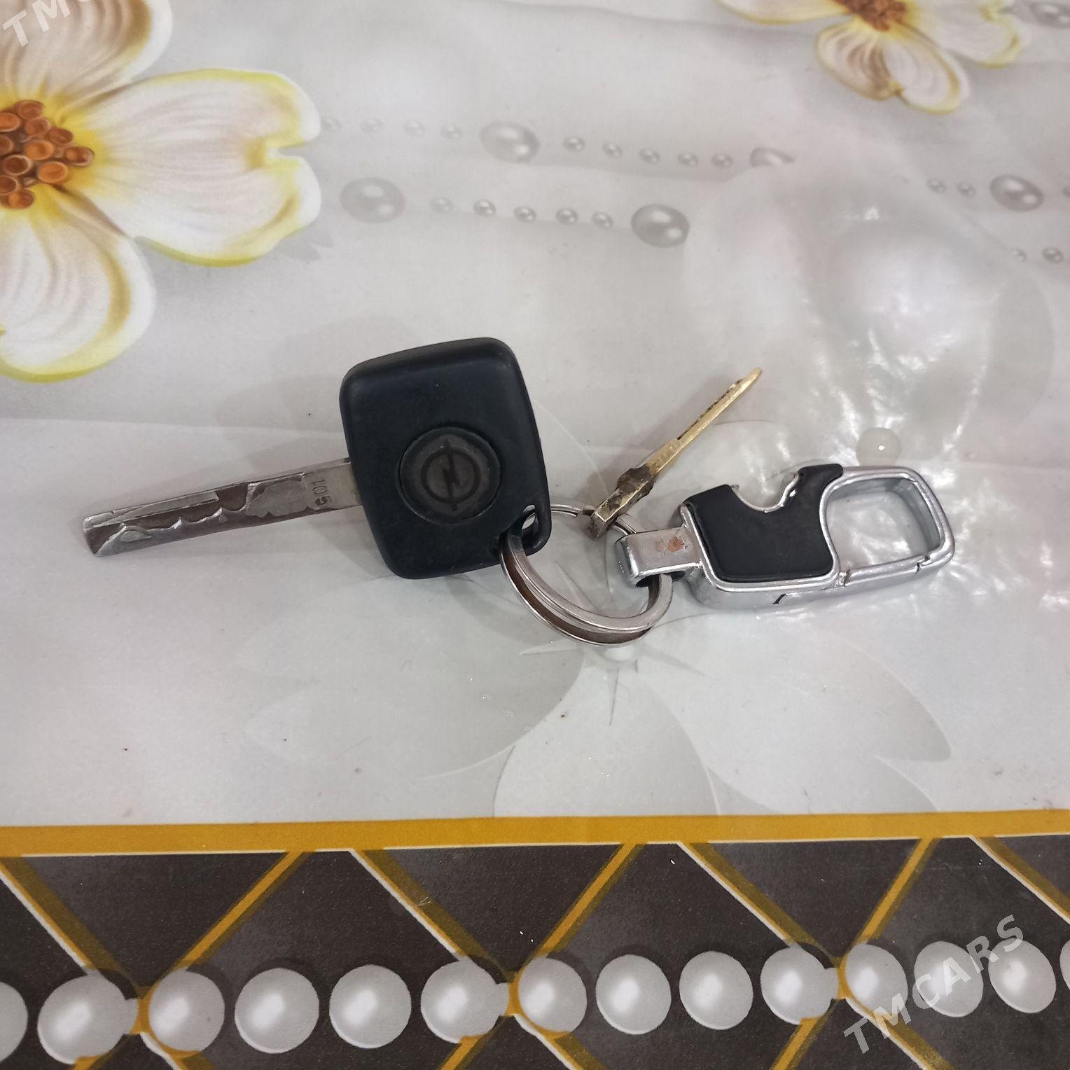 Gubadag bazarda ýitgi - Дашогуз - img 2