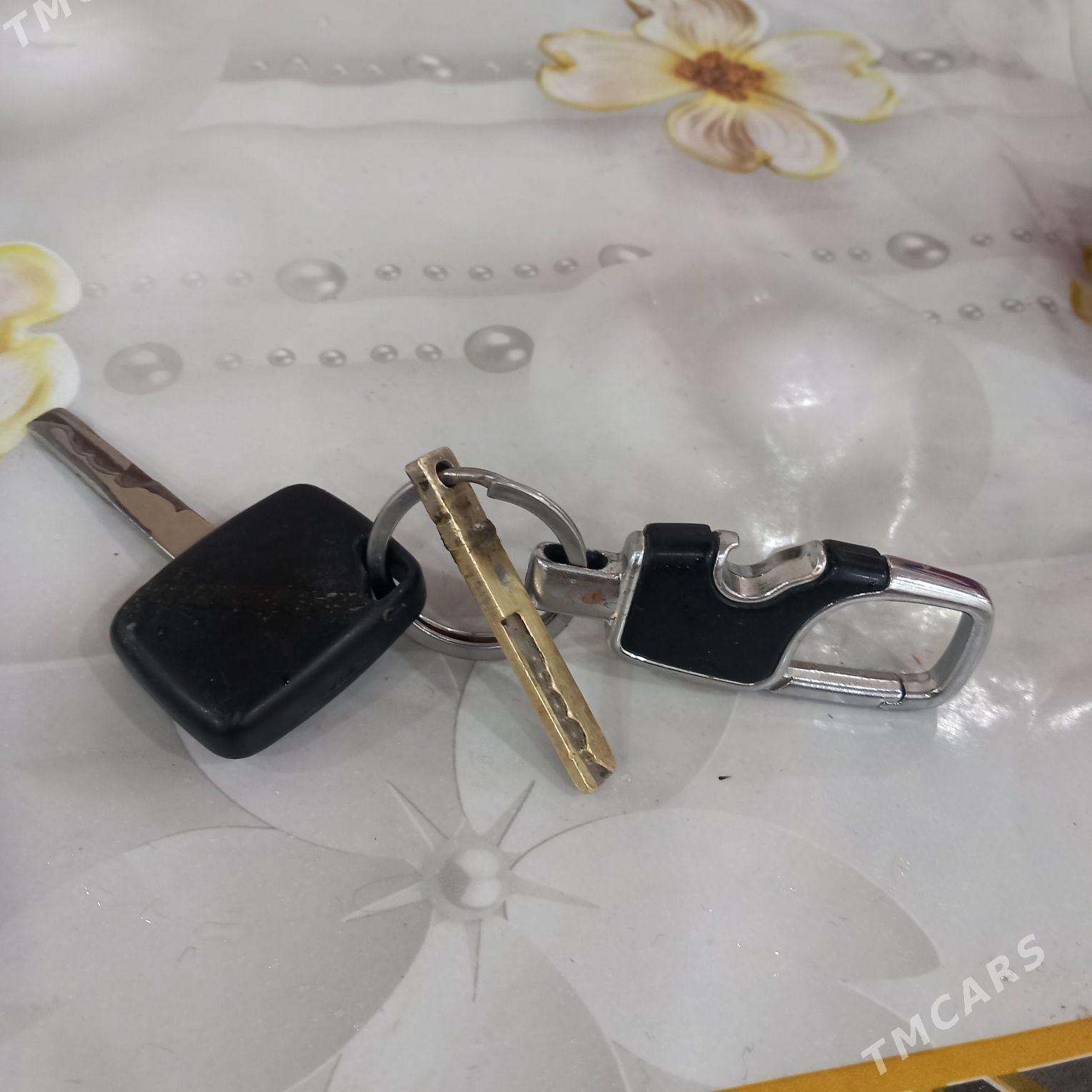 Gubadag bazarda ýitgi - Дашогуз - img 1