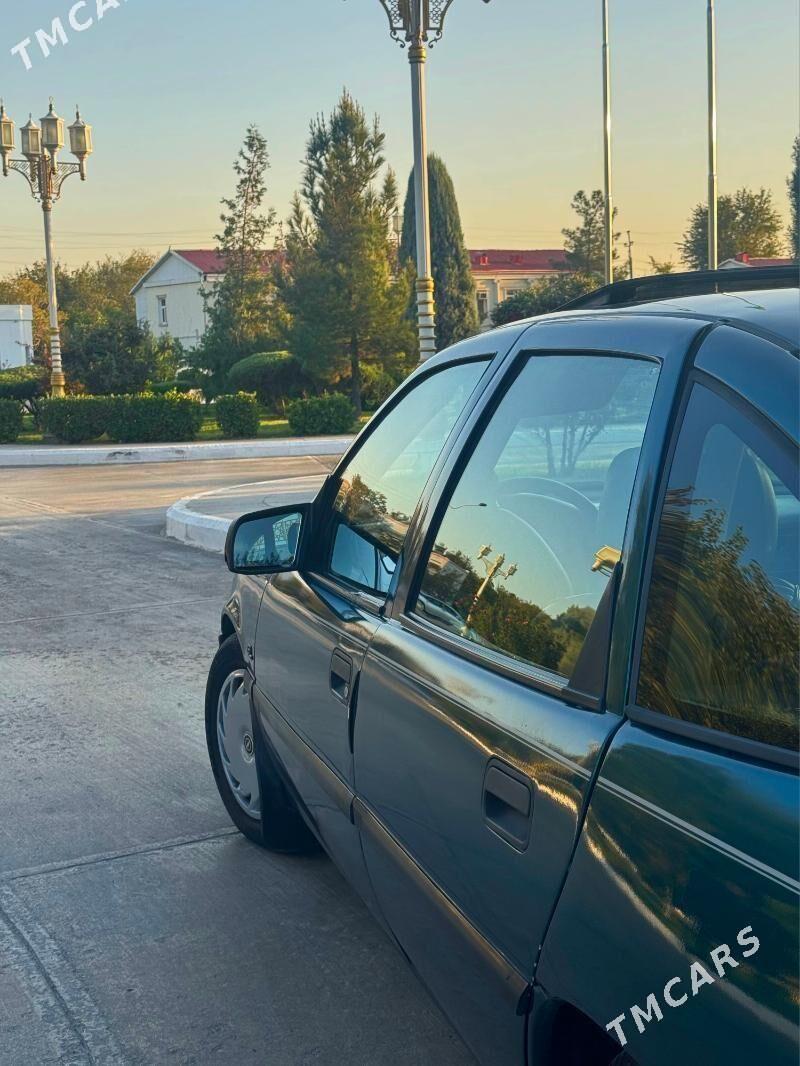 Opel Vectra 1994 - 42 000 TMT - Сакарчага - img 4