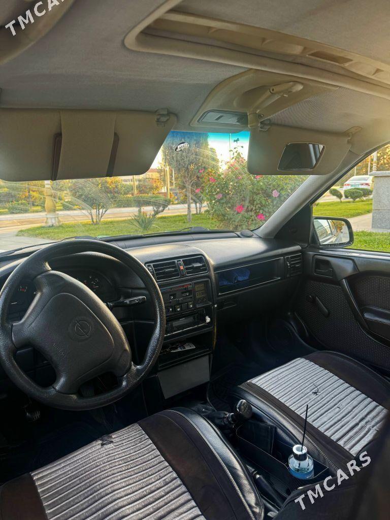 Opel Vectra 1994 - 42 000 TMT - Сакарчага - img 5