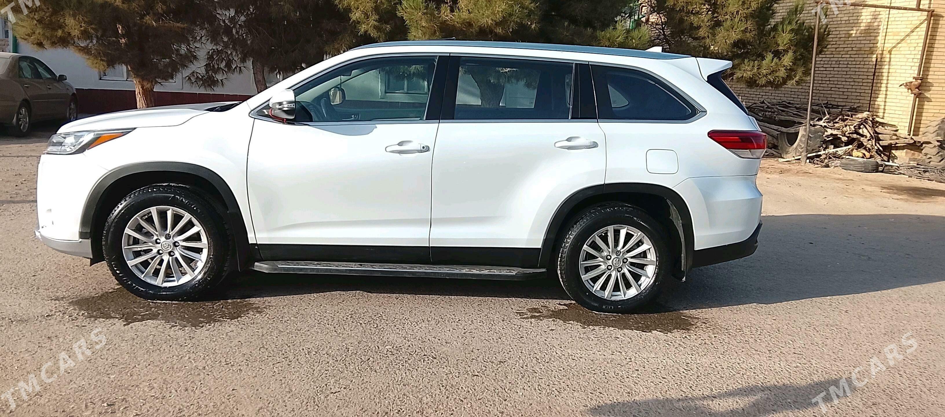 Toyota Highlander 2019 - 480 000 TMT - Çärjew - img 2