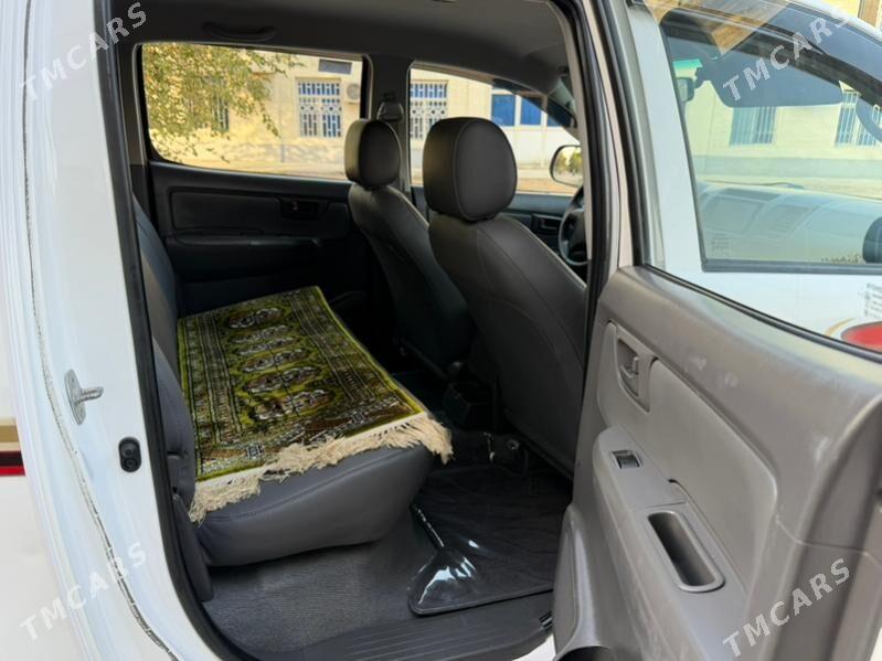 Toyota Hilux 2013 - 362 000 TMT - Ашхабад - img 9