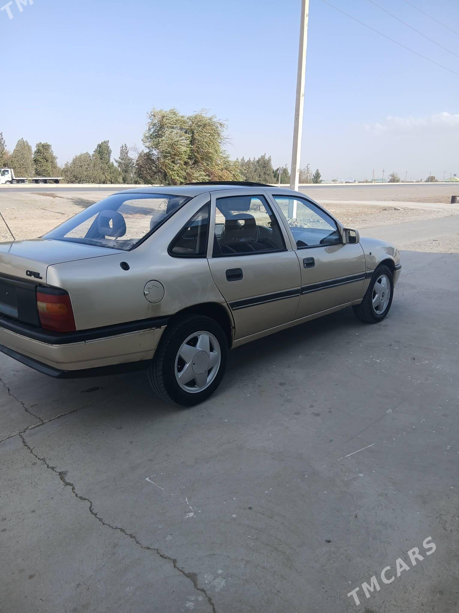 Opel Vectra 1991 - 32 000 TMT - Бахарден - img 3