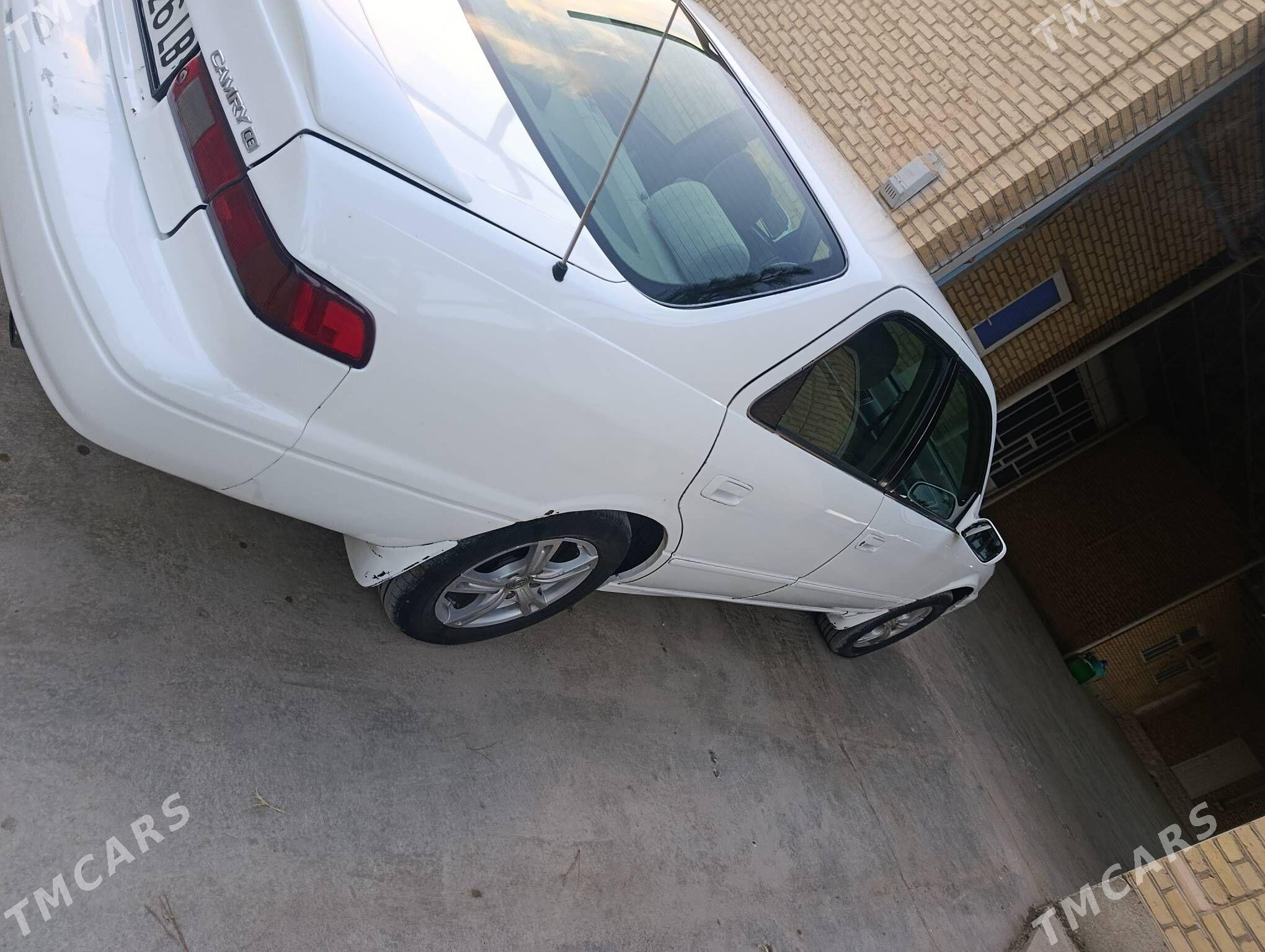 Toyota Camry 1999 - 120 000 TMT - Saýat - img 2