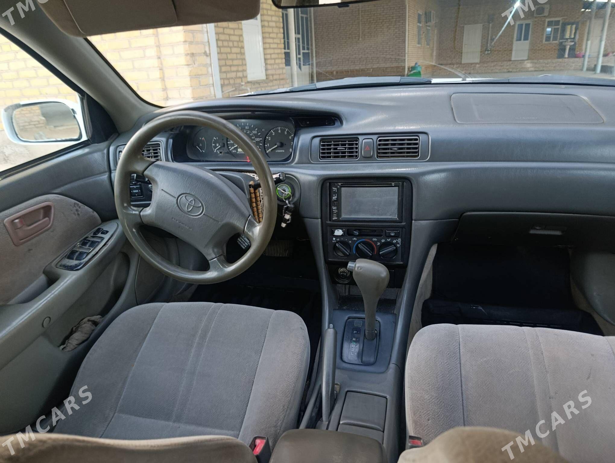 Toyota Camry 1999 - 120 000 TMT - Saýat - img 4