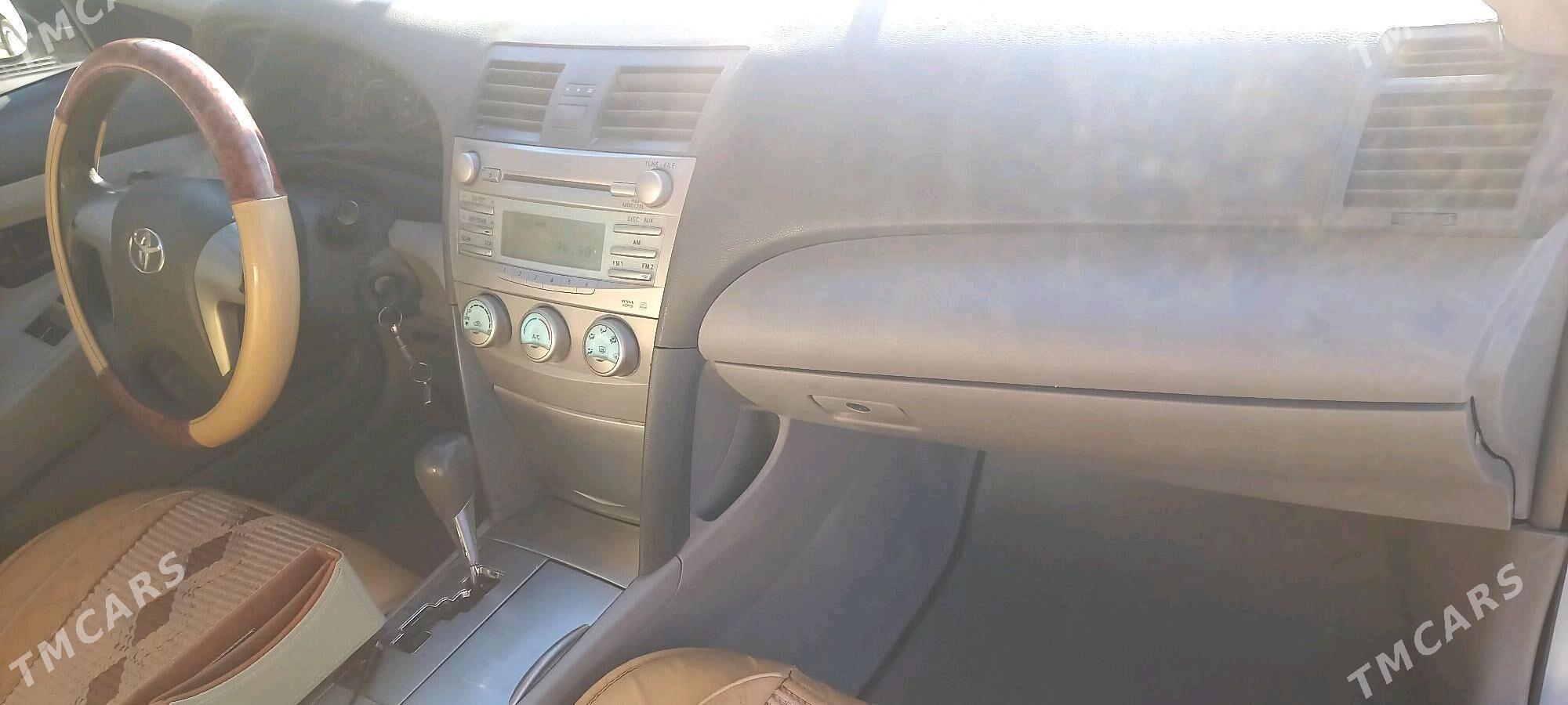 Toyota Camry 2010 - 155 000 TMT - Кёнеургенч - img 4