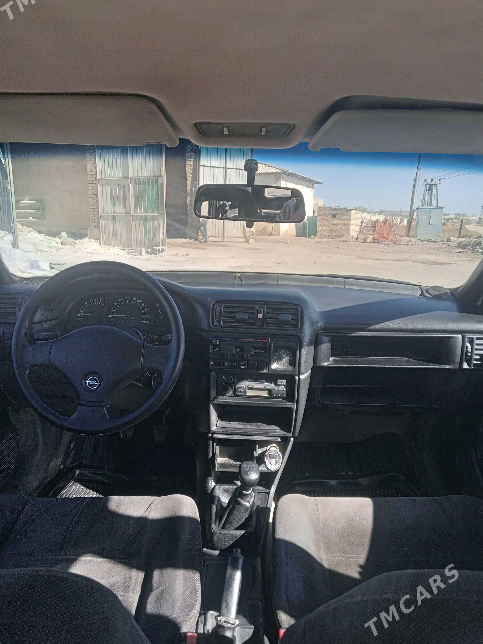 Opel Vectra 1990 - 26 000 TMT - Болдумсаз - img 4