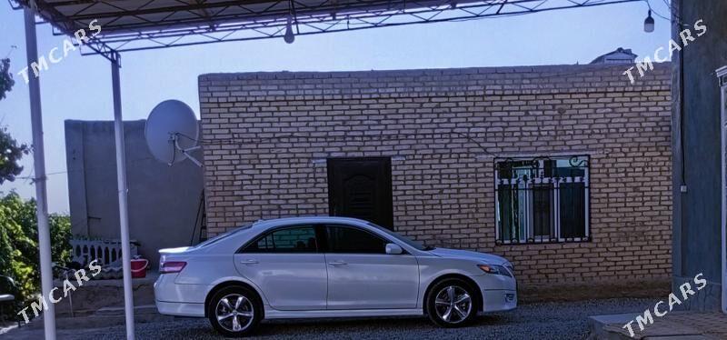 Toyota Camry 2010 - 210 000 TMT - Байрамали - img 3
