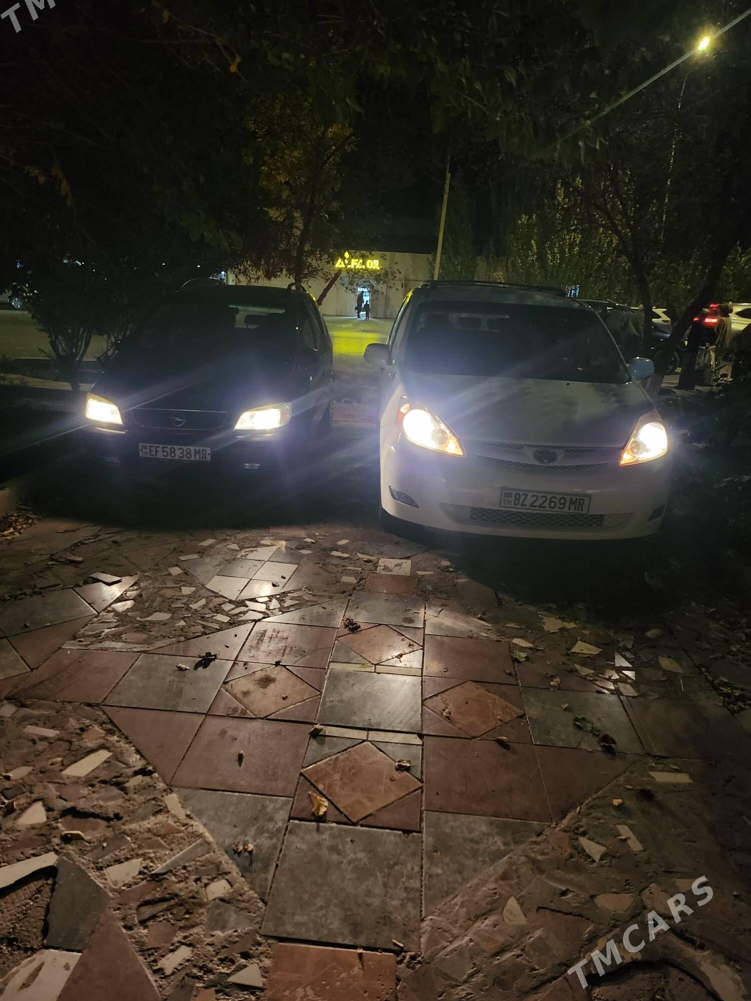 Toyota Sienna 2009 - 206 000 TMT - Дашогуз - img 1