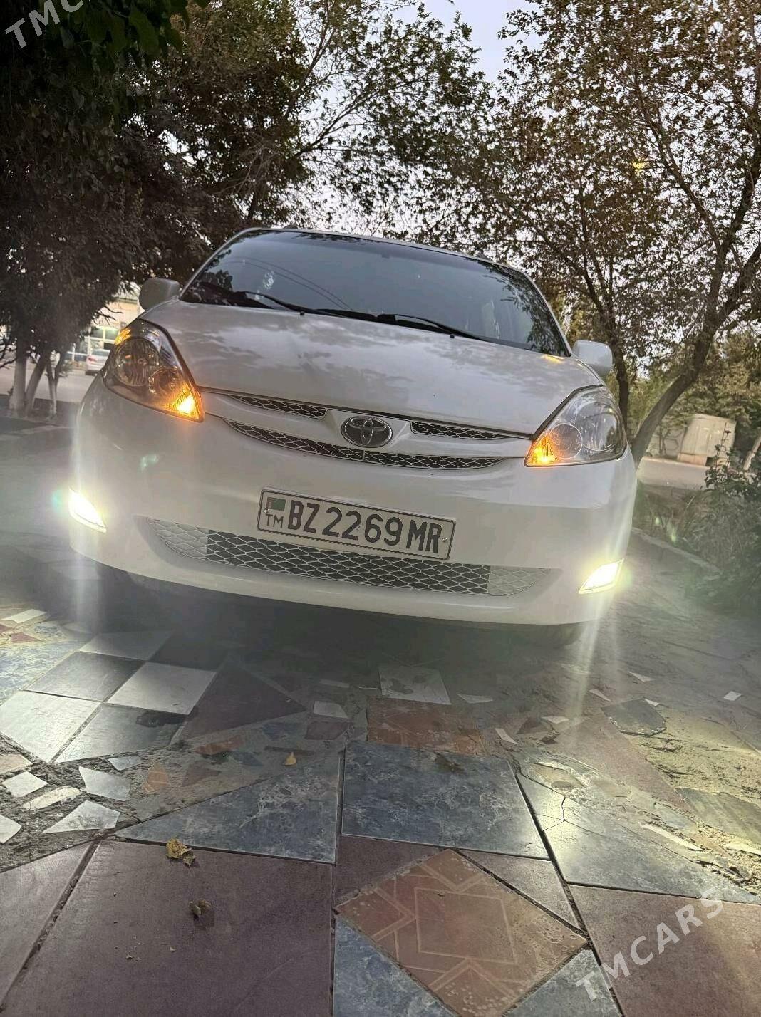 Toyota Sienna 2009 - 206 000 TMT - Дашогуз - img 8