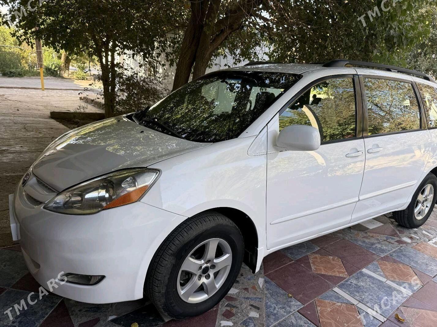 Toyota Sienna 2009 - 206 000 TMT - Дашогуз - img 4