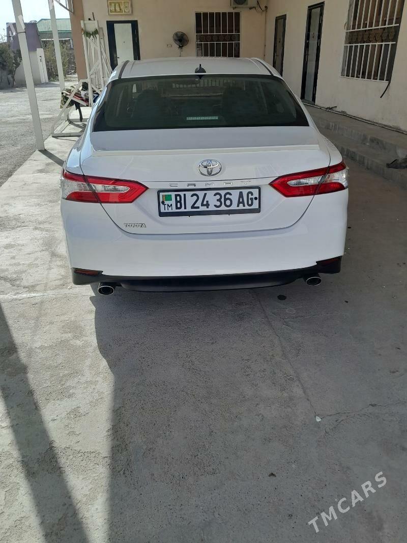 Toyota Camry 2018 - 290 000 TMT - Büzmeýin - img 4