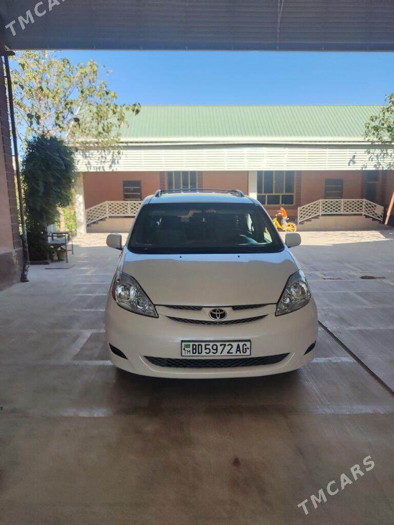 Toyota Sienna 2009 - 260 000 TMT - Бедев - img 3