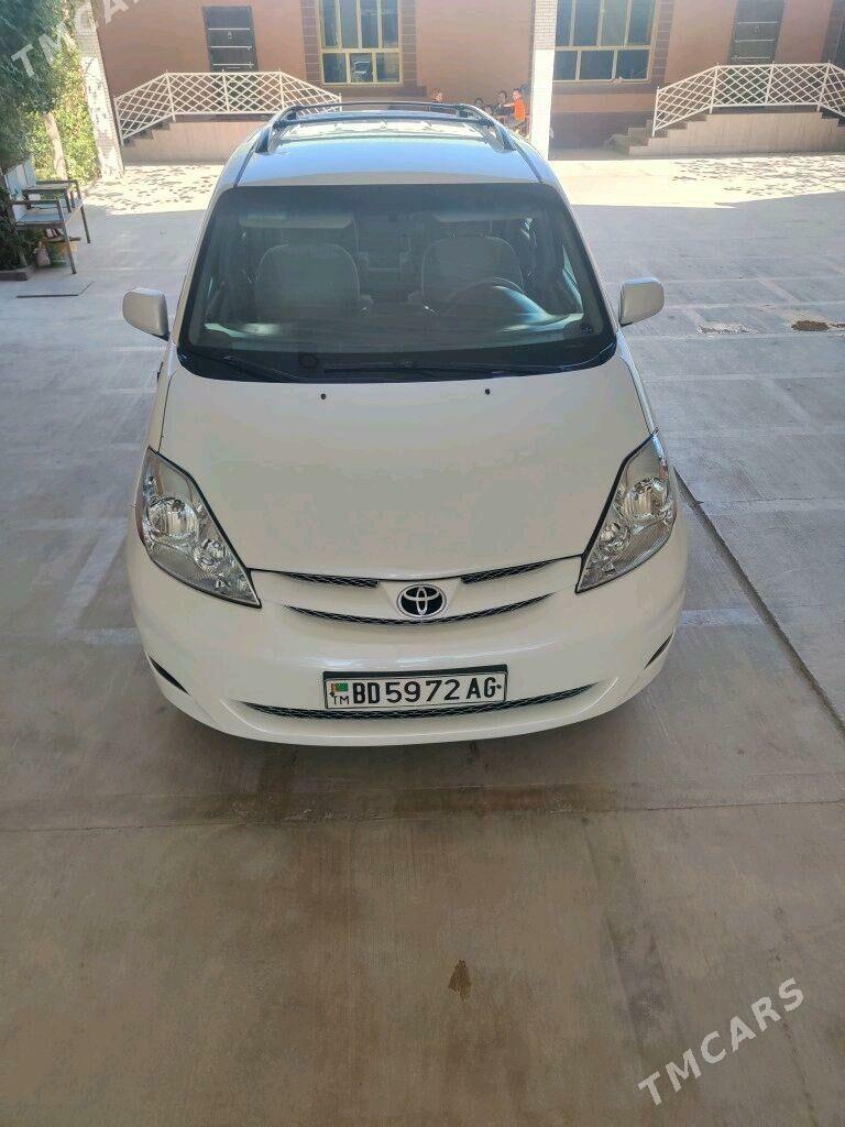Toyota Sienna 2009 - 260 000 TMT - Бедев - img 4