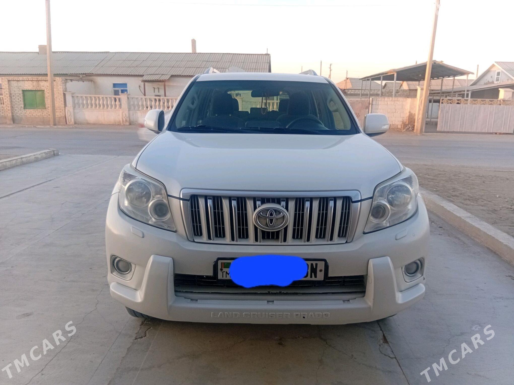 Toyota Land Cruiser Prado 2012 - 540 000 TMT - Гумдаг - img 1