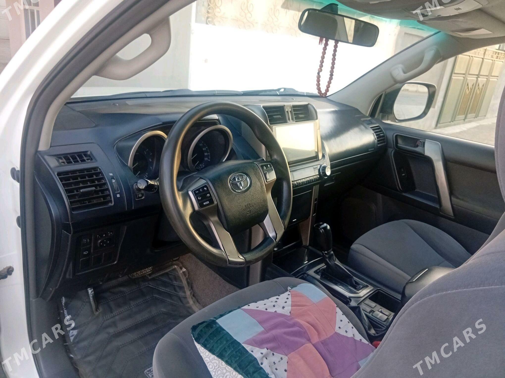 Toyota Land Cruiser Prado 2012 - 540 000 TMT - Гумдаг - img 4