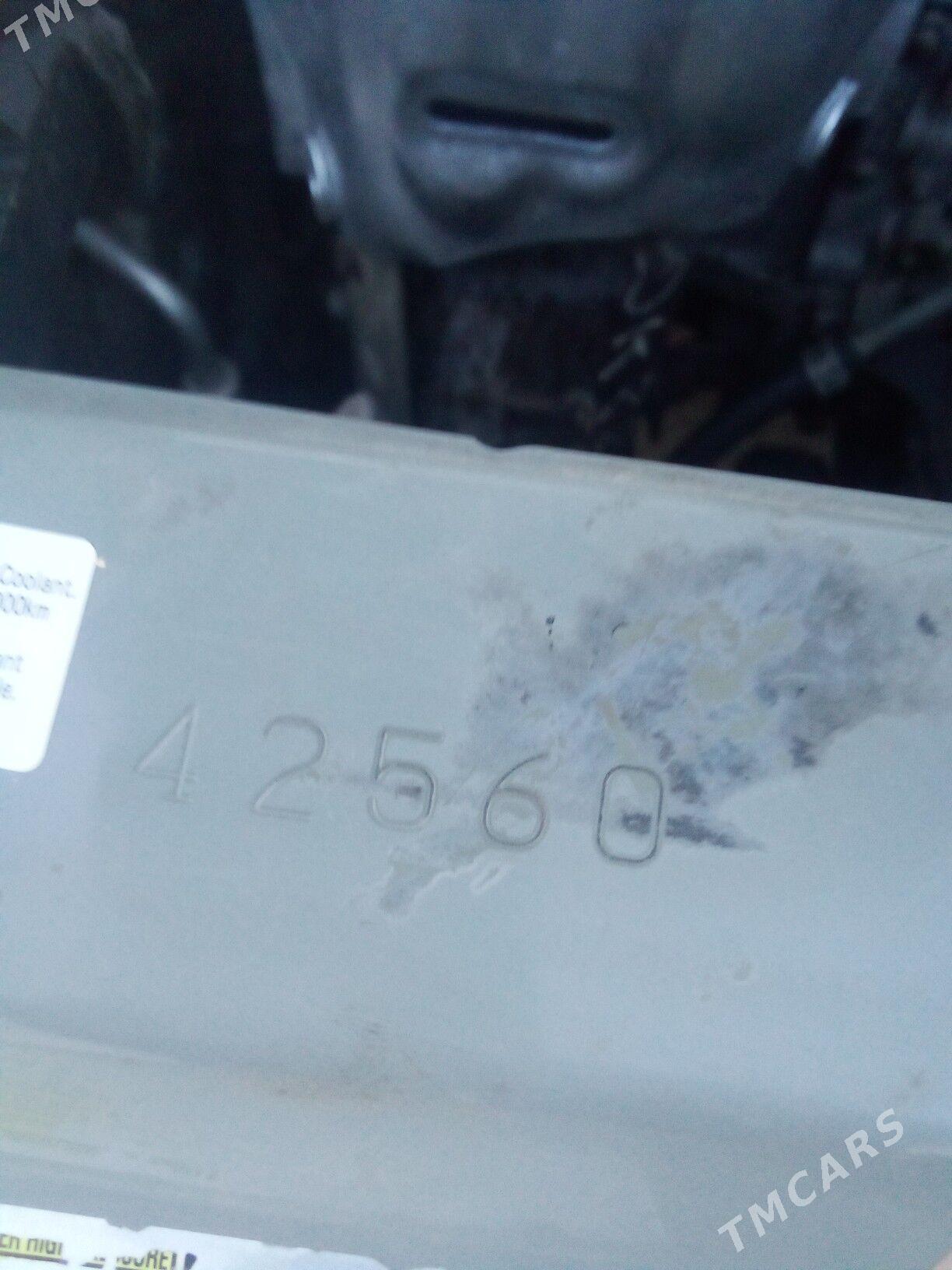 Toyota Camry 2005 - 180 000 TMT - Дашогуз - img 8