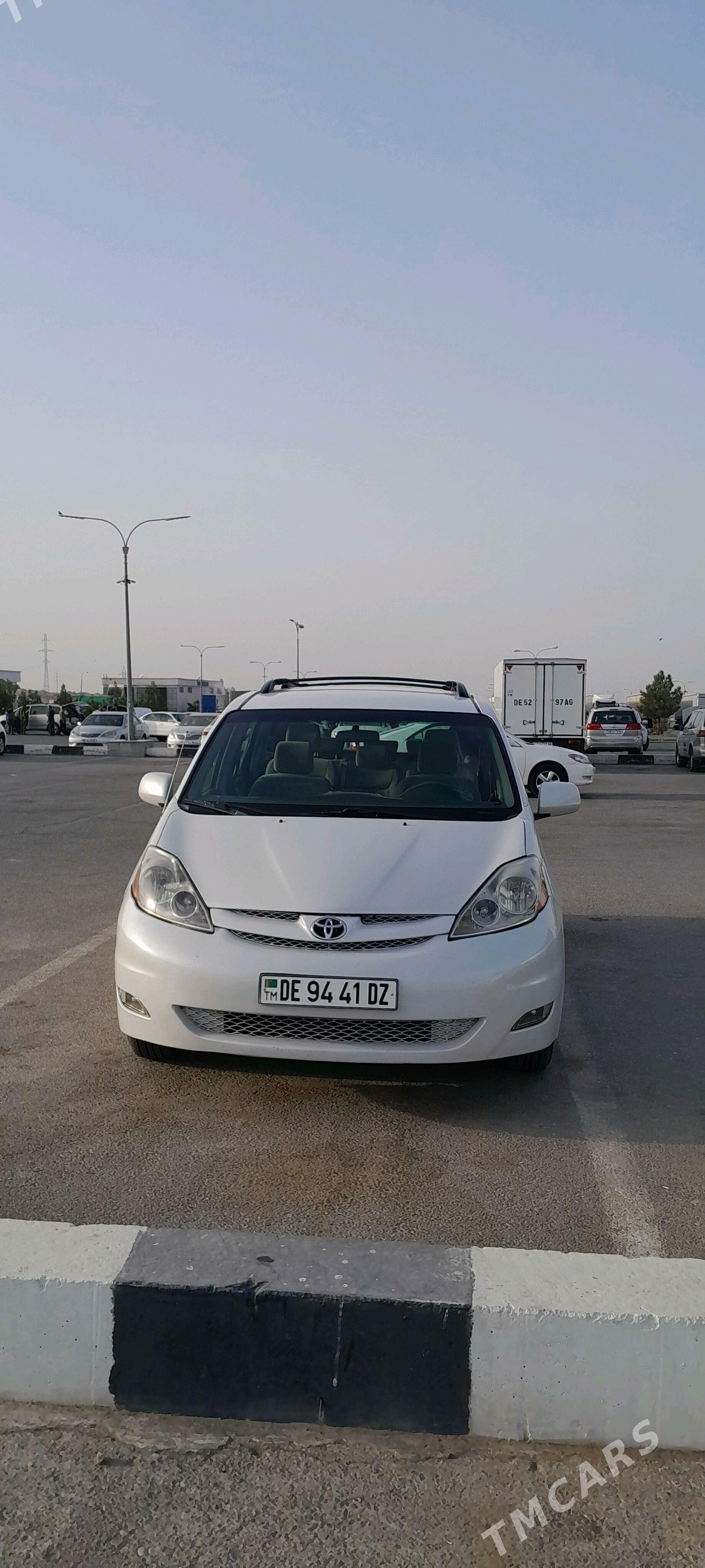 Toyota Sienna 2006 - 255 000 TMT - Акдепе - img 1