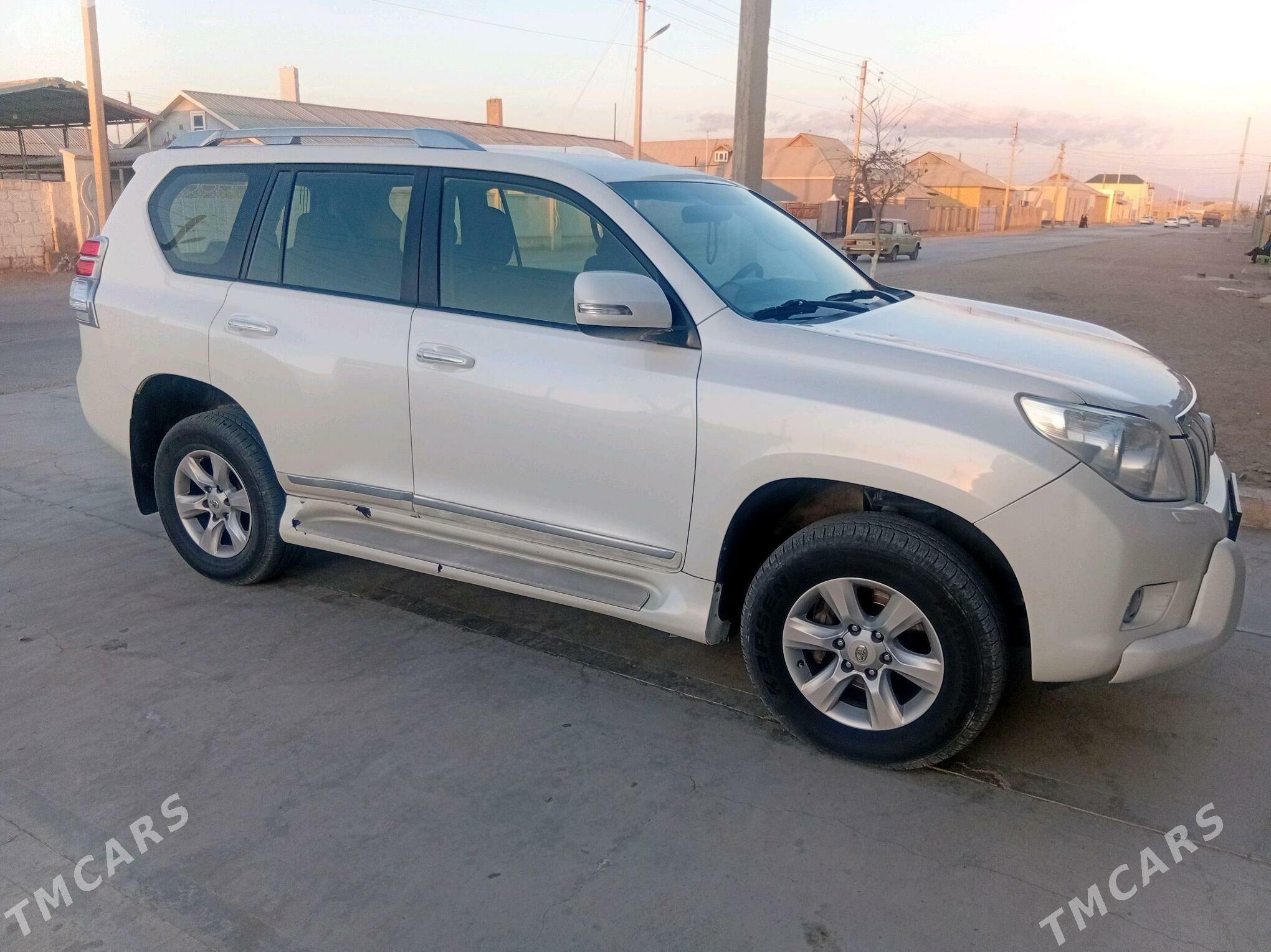 Toyota Land Cruiser Prado 2012 - 540 000 TMT - Гумдаг - img 2