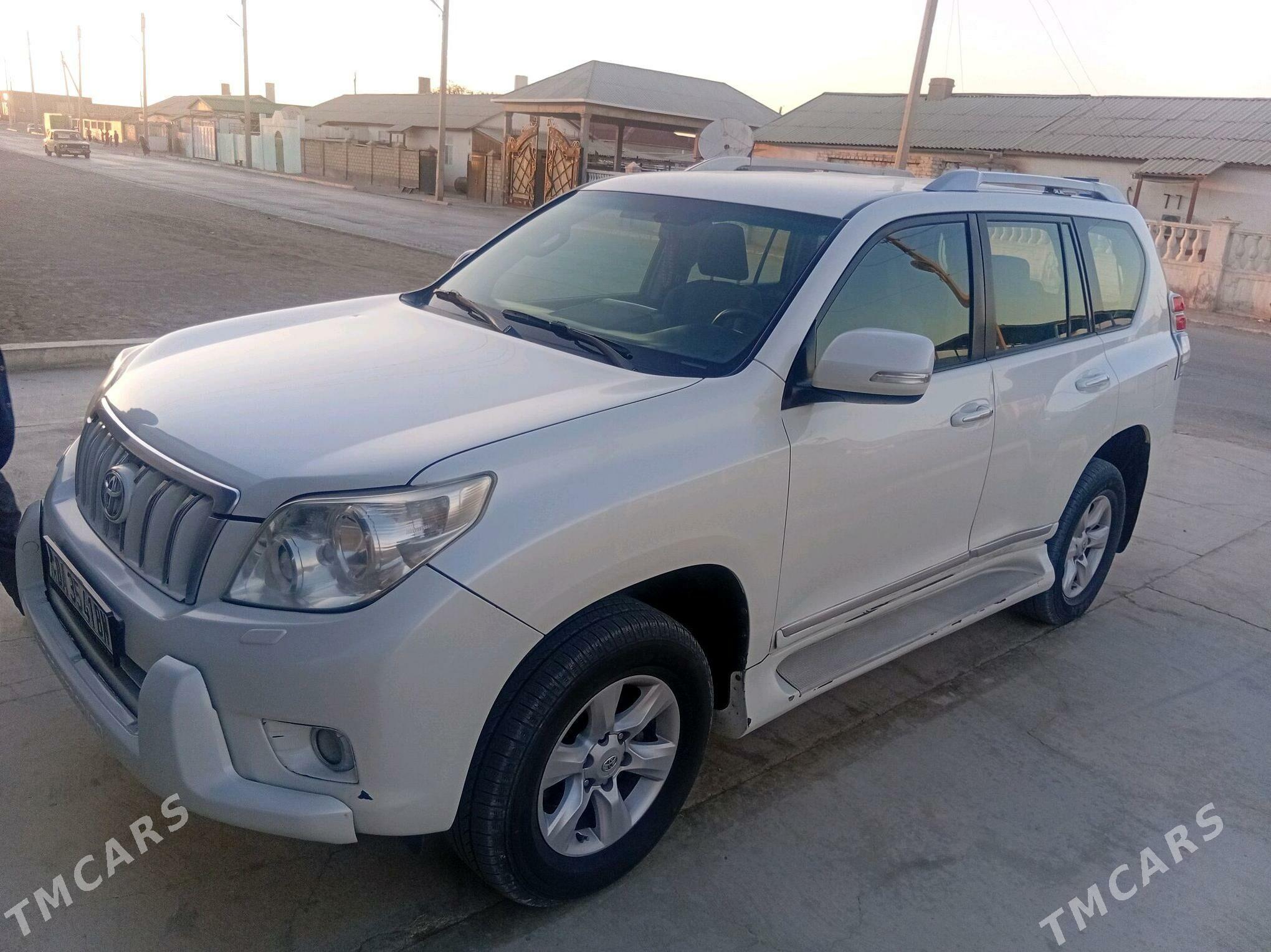 Toyota Land Cruiser Prado 2012 - 540 000 TMT - Гумдаг - img 3