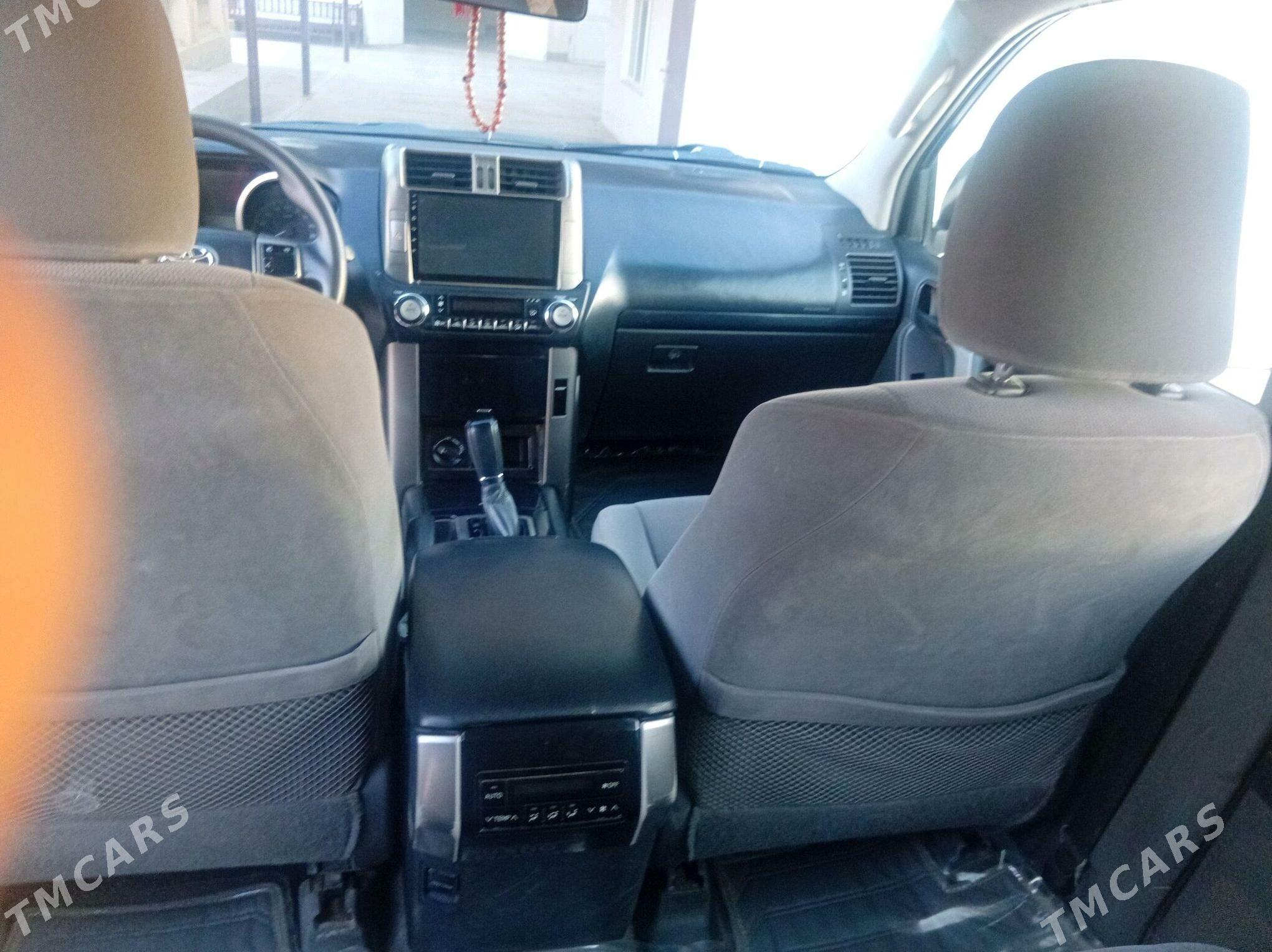 Toyota Land Cruiser Prado 2012 - 540 000 TMT - Гумдаг - img 5