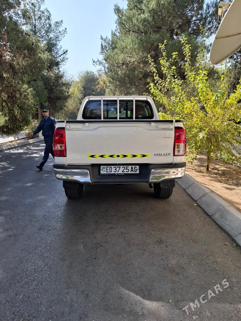 Toyota Hilux 2021 - 500 000 TMT - Aşgabat - img 4