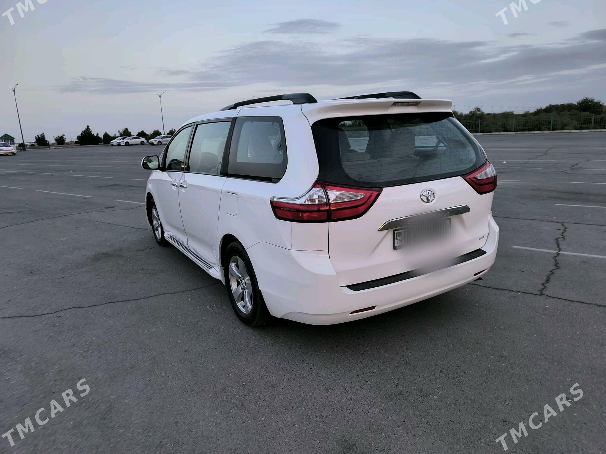 Toyota Sienna 2016 - 355 000 TMT - Aşgabat - img 4
